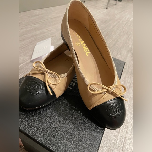 Chanel Classic Ballet Flat - Size 35.5 - Picture 5 of 10